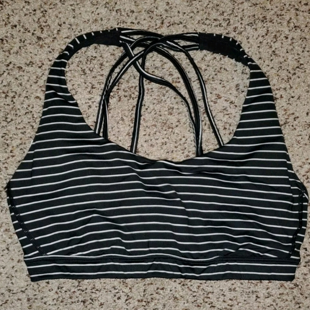 💥3/$30 NWOT Victoria's Secret Ultimate Strappy Crossback Sports Bra